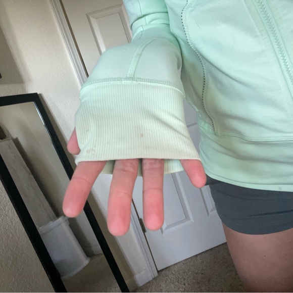 Lululemon Full Zip Jacket (Mint) Size 8-10 - Picture 6 of 7